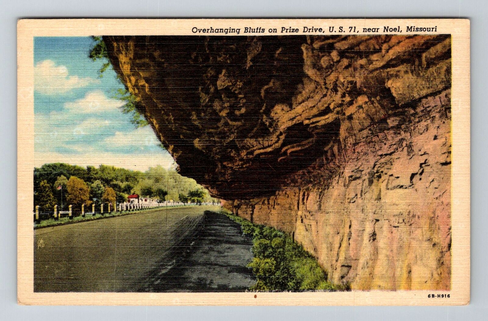 Noel MO-Missouri, Overhanging Bluffs on Prize Drive Vintage Souvenir Postcard