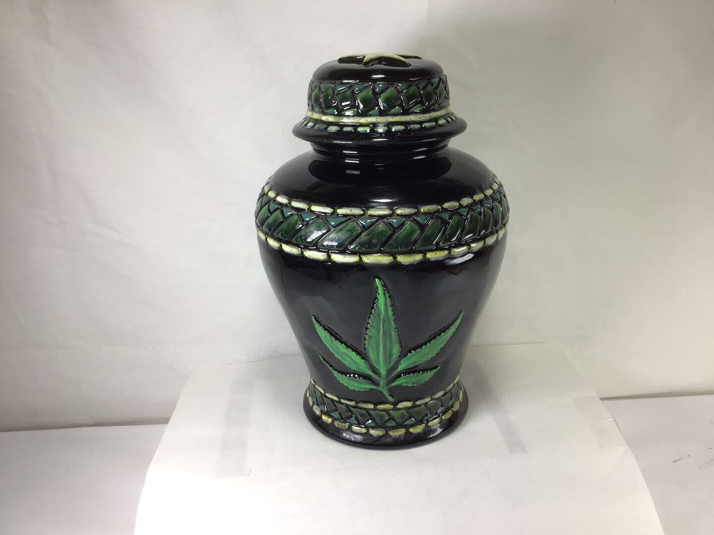 AA87 Vintage Very Distinctive Leaf Pattern Black & Green Porcelain Jar