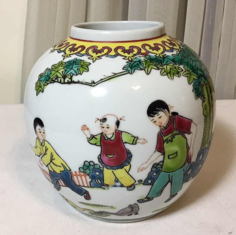 Beautiful Vintage Chinese Hand Painted Family Rose Porcelain Vase