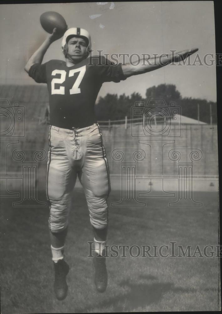 1950 Press Photo John Coatta Wisconsin Quarterback - mjx20896