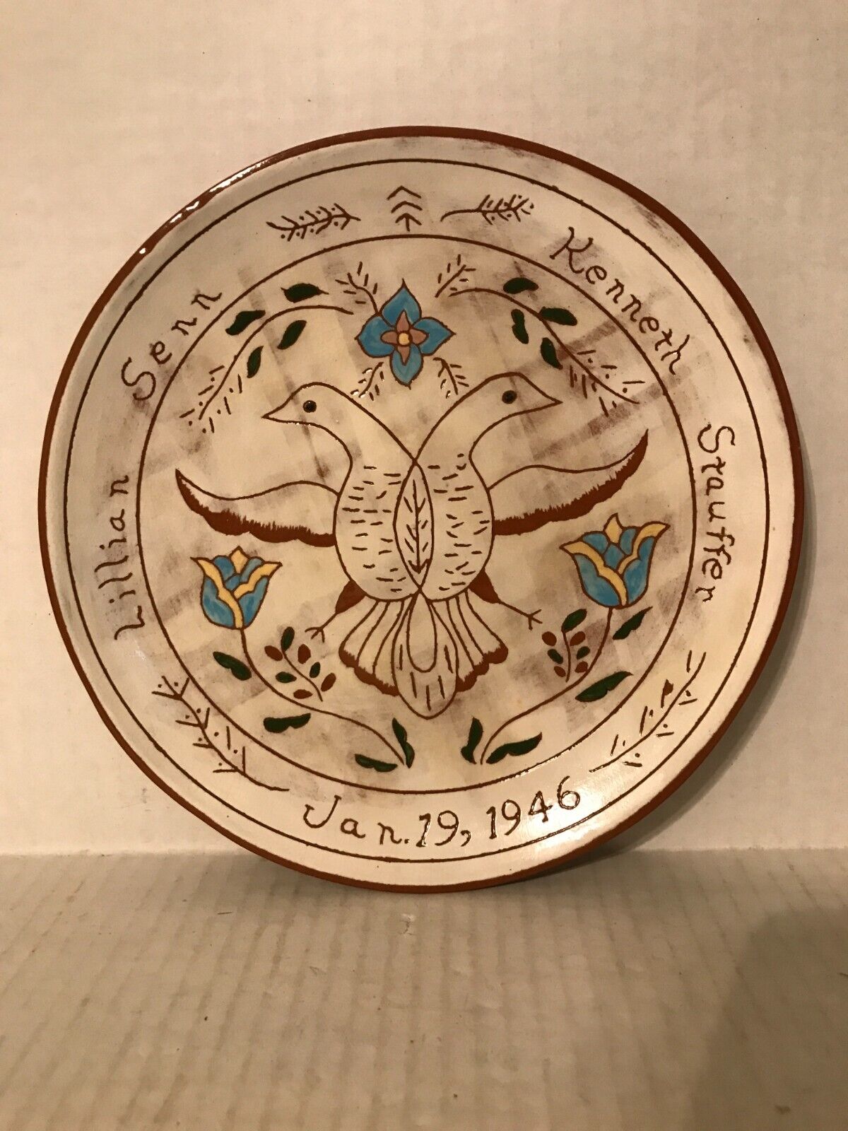 VINTAGE PENNSYLVANIA DUTCH 1946 HAND PAINTED REDWARE WEDDING  PLATE WITH DOVES