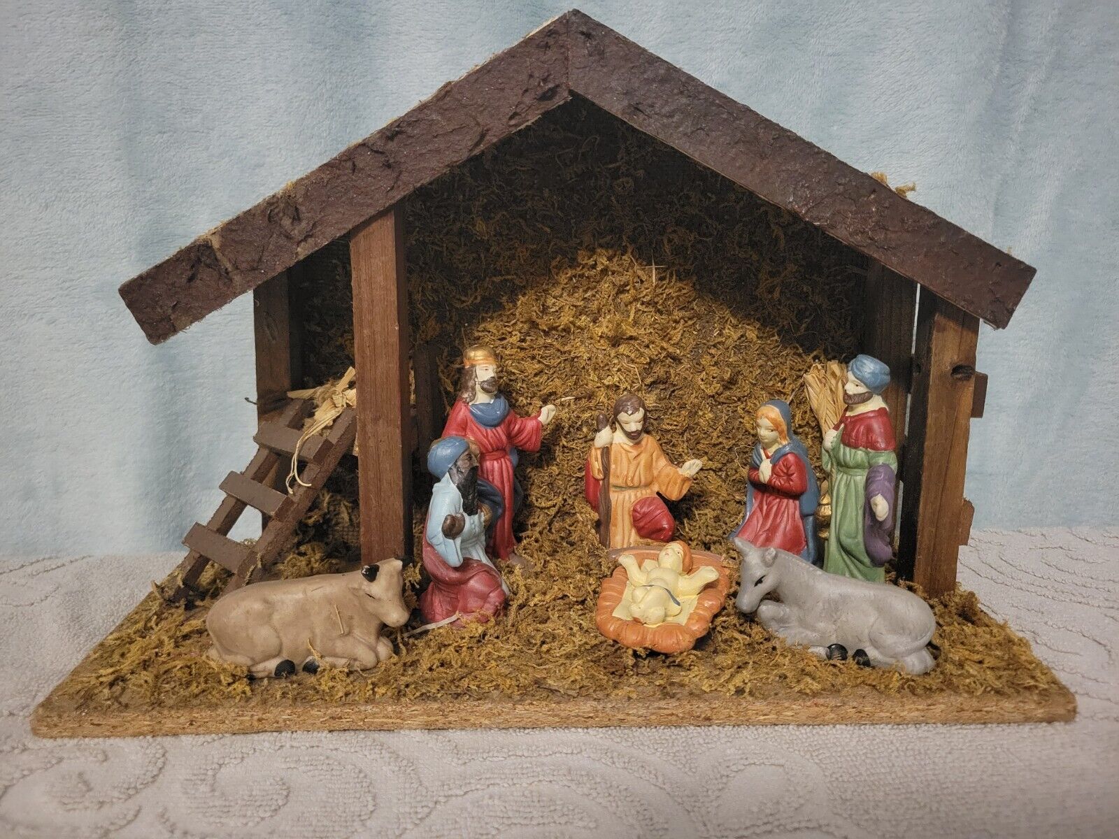 Vintage Christmas Nativity Scene Moss Covered 8  Ceramic Figurines