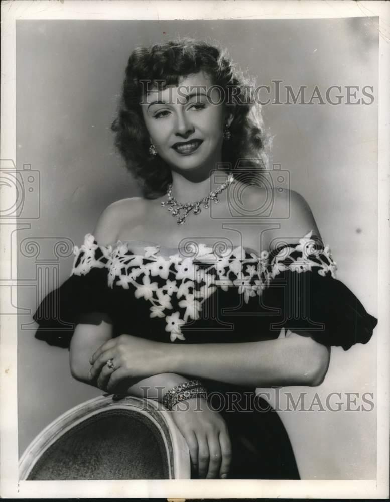 1949 Press Photo Actress Vera Ralston models valuable antique jewelry