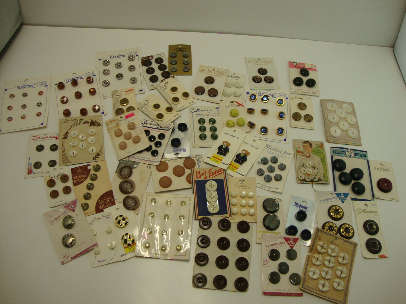 Lot Of Vintage Buttons On Cards La Bouton Le Chic JHB ORO Supreme