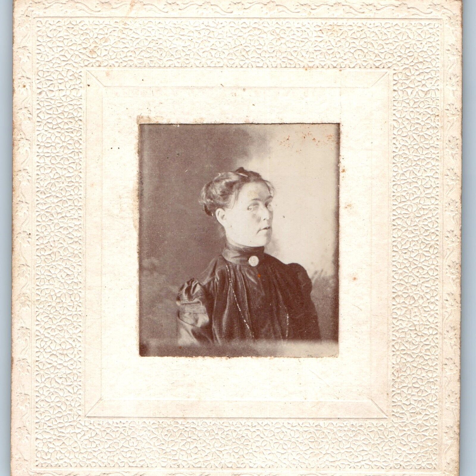 c1890s Cute Woman Wearing Spectacles Glasses Small Square Cabinet Card Photo H9