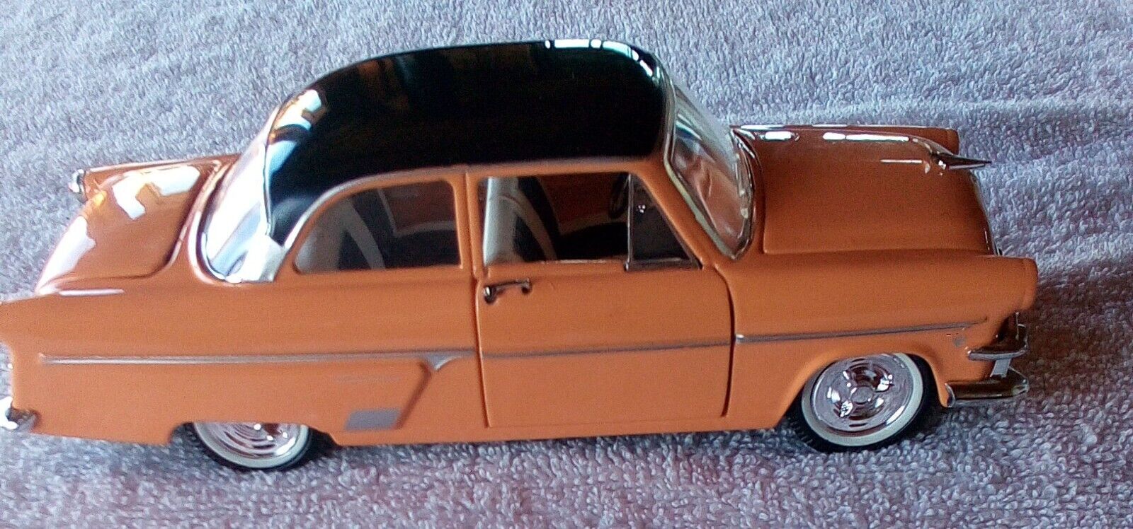 1954 Ford Customline Tudor 1/32