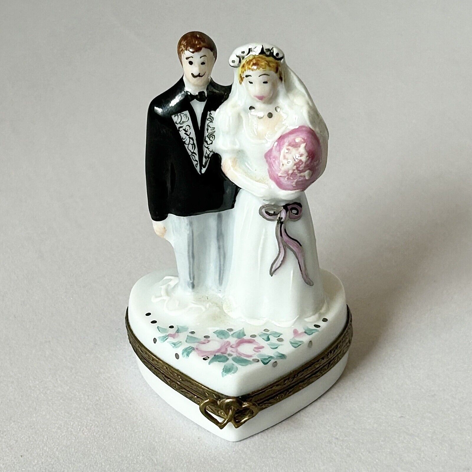 Vintage LIMOGES TRINKET BOX Bride Groom Cake Topper PEINT MAIN Wedding Heart VTG