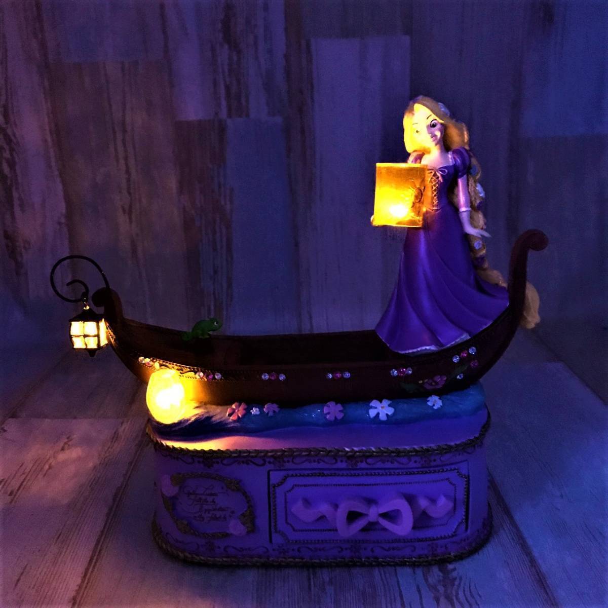 Rapunzel On The Tower Tangled Pascal Accessory Case Interior Light Room Lamp Dis