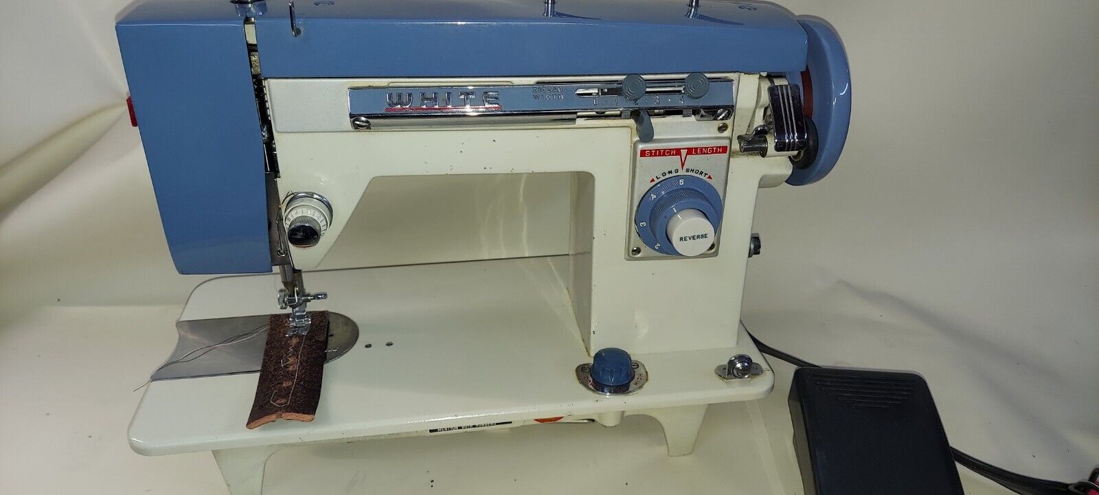LEATHER UPHOLSTERY CANVAS DENIM HEAVY DUTY  WHITE 265 SEWING MACHINE SERVICED 