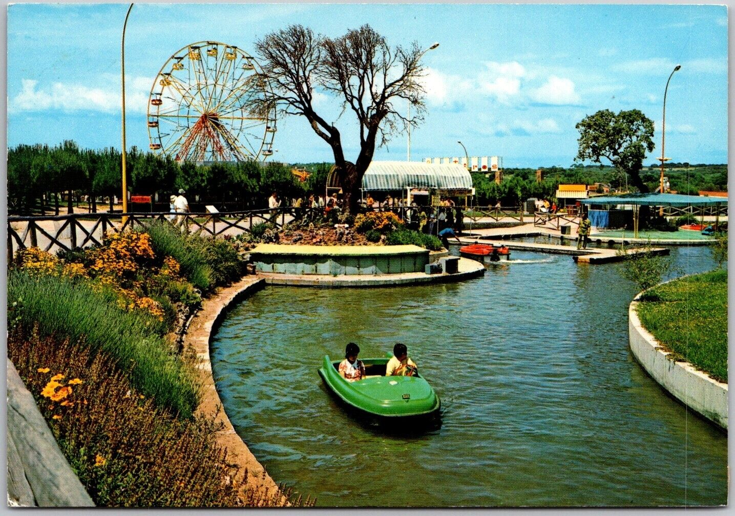 Postcard: Parque de Atracciones - Amusement Park, Madrid, Spain A131