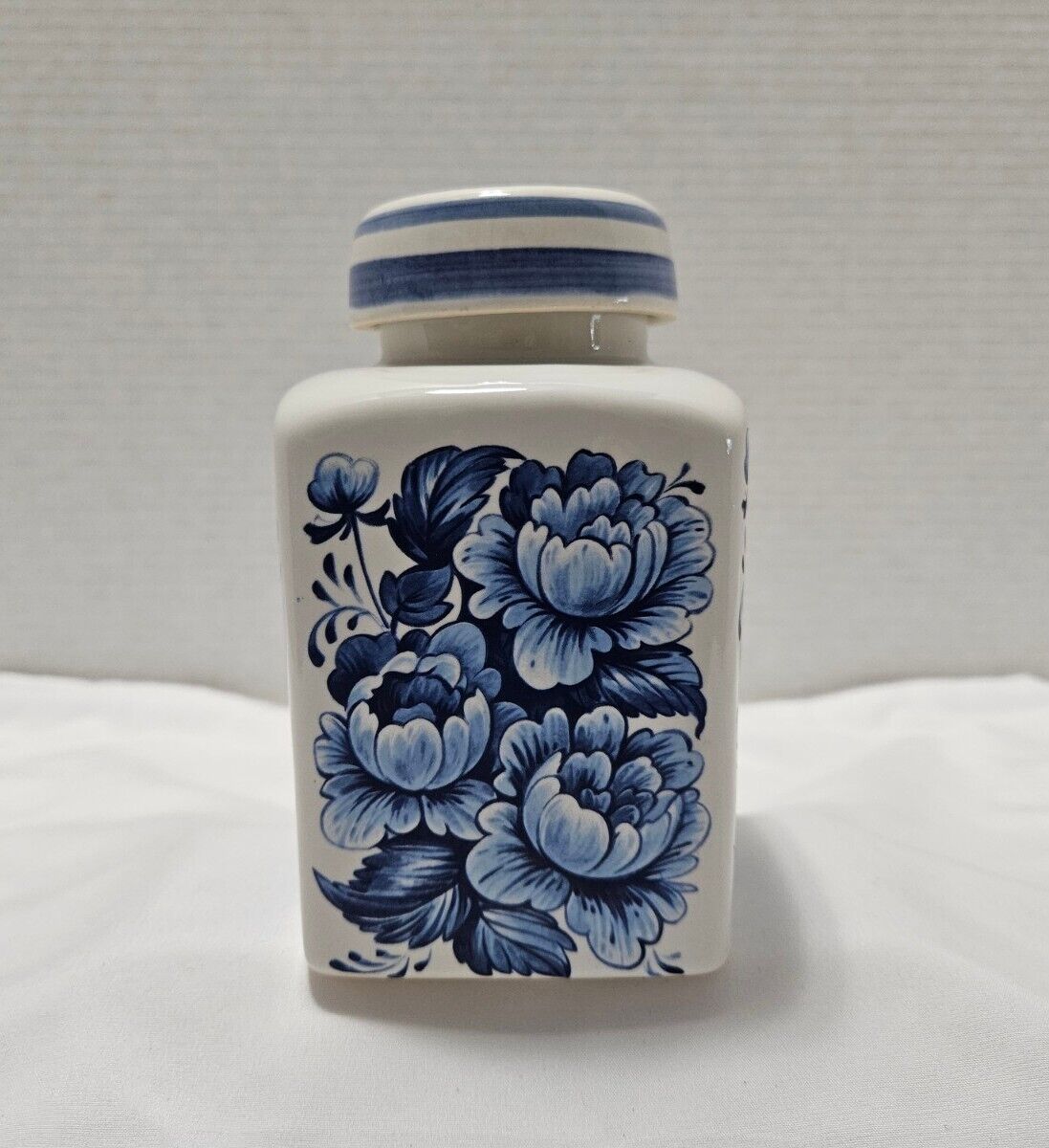 Vintage Estee Lauder Porcelain Floral Blue White Jar With Corked Lid