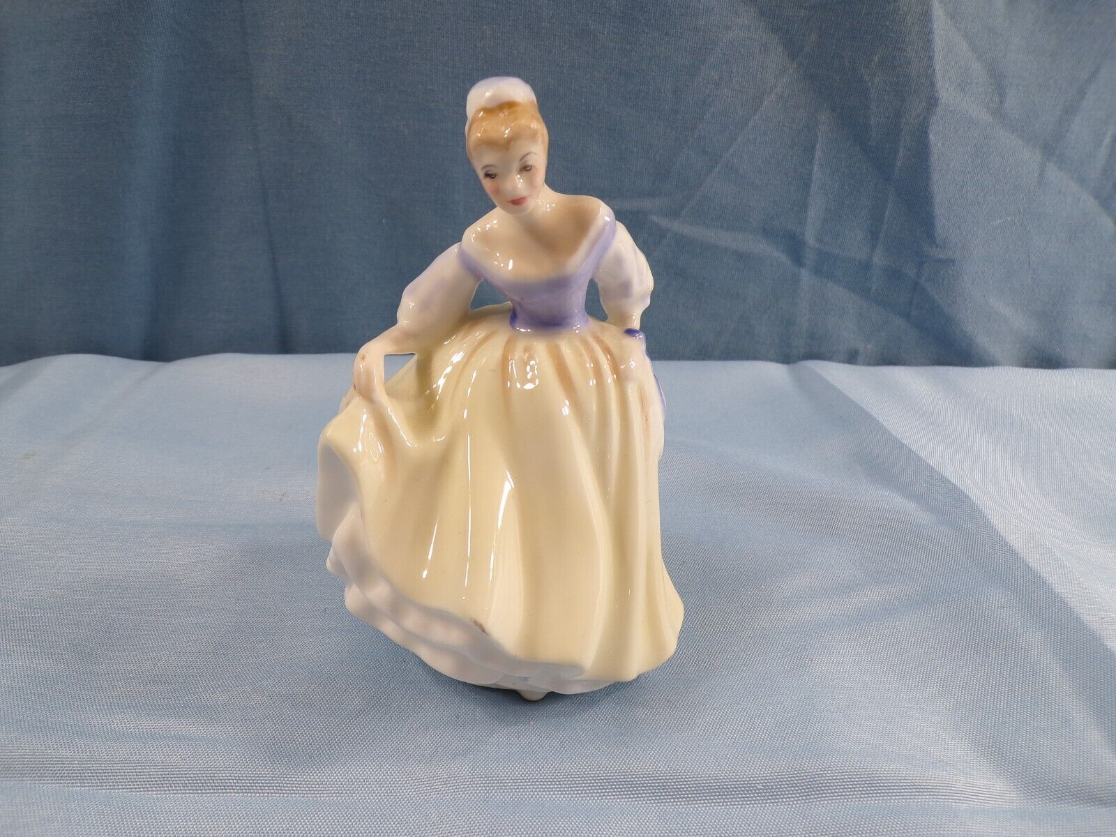 Royal Doulton Small Miniature Figurine HN3216 Fair Lady