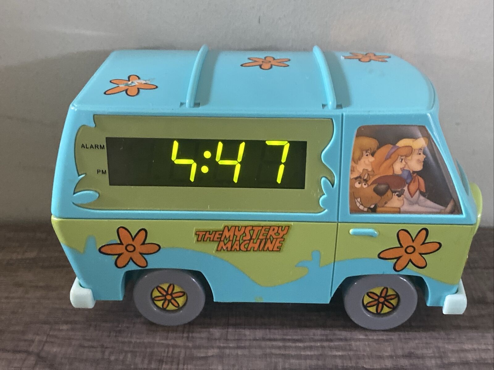 Vintage Scooby-Doo The Mystery Machine Van Alarm Clock Lights Up Needs Repairs