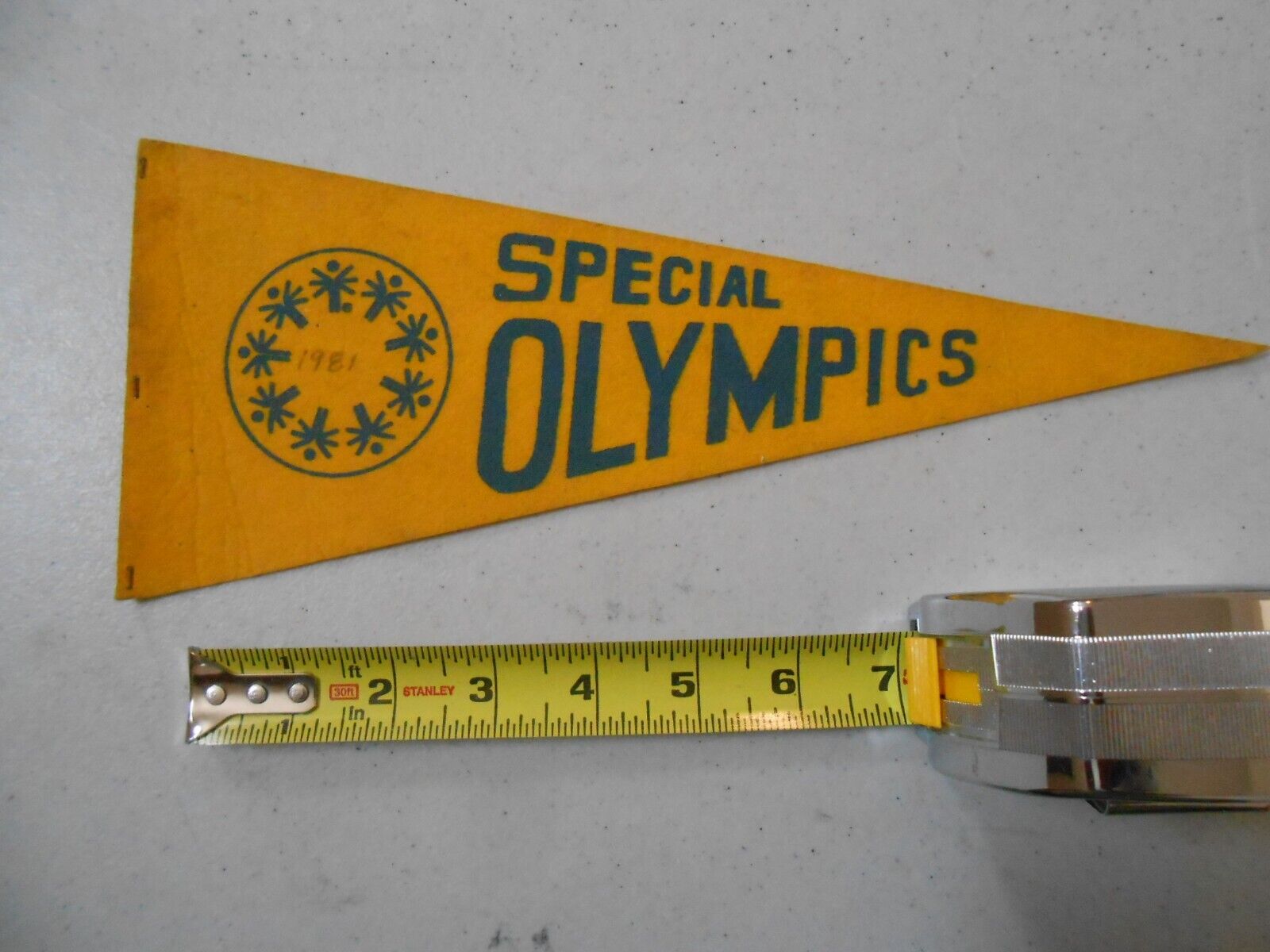 VINTAGE 1981 SPECIAL OLYMPICS GAMES MINI PENNANT / FLAG RARE