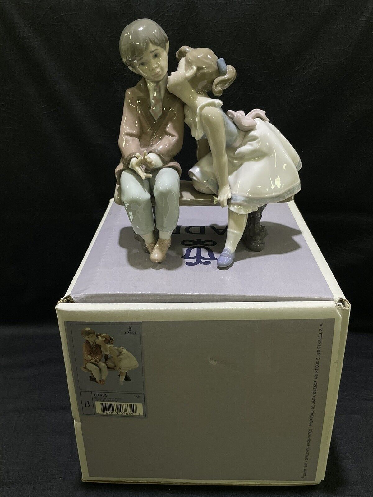 NEW BOX Lladro 7635 Ten and Growing Girl Kissing Boy on Bench Porcelain Figurine