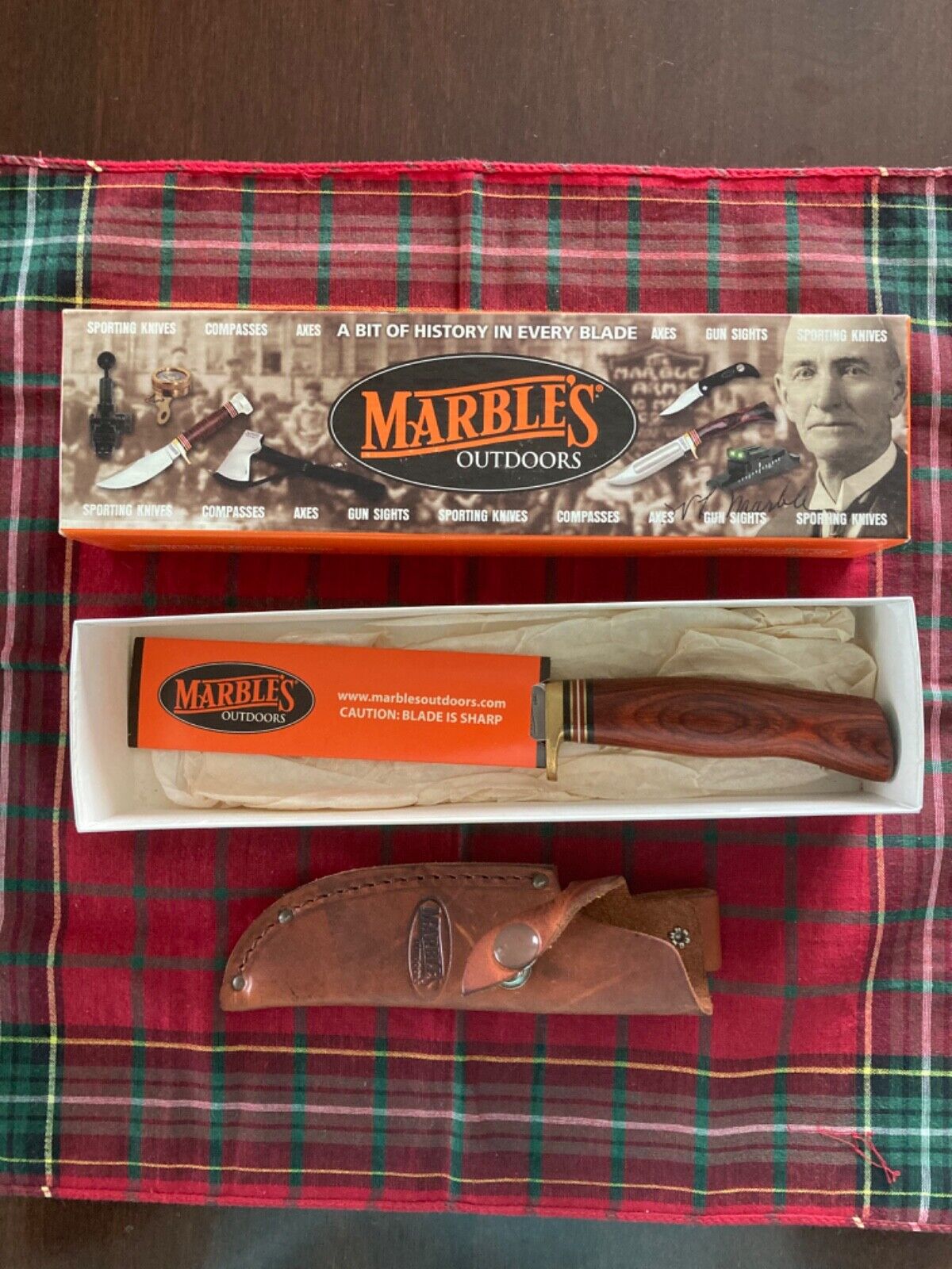 Marbles USA Wood Handle Fixed Blade Hunting knife in Original Box