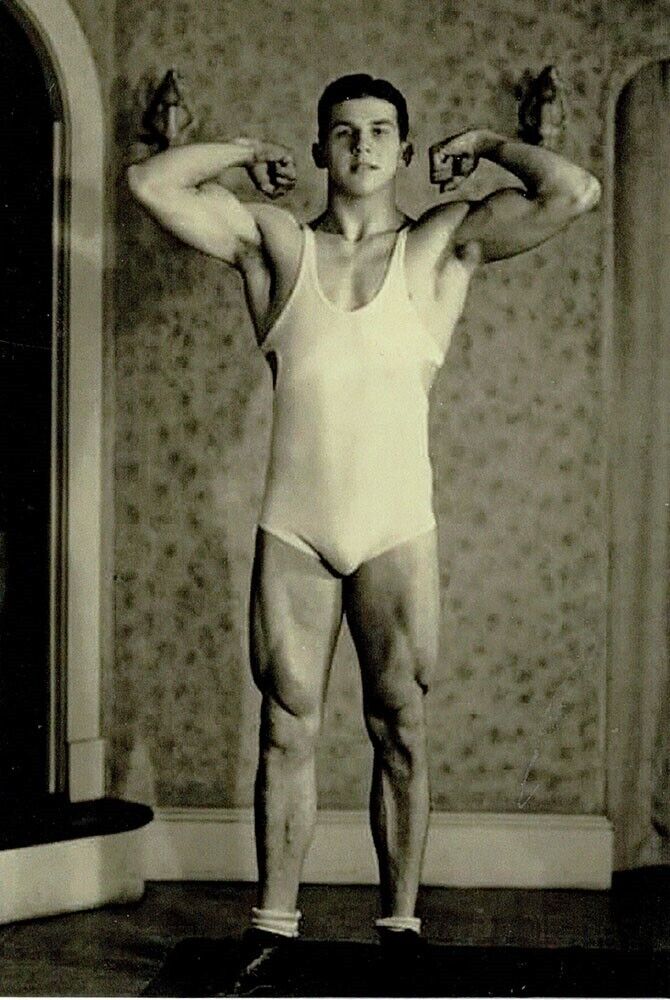 Young 1940s Body Builder at home gay man\'s collection 4x6 mid 20th Century