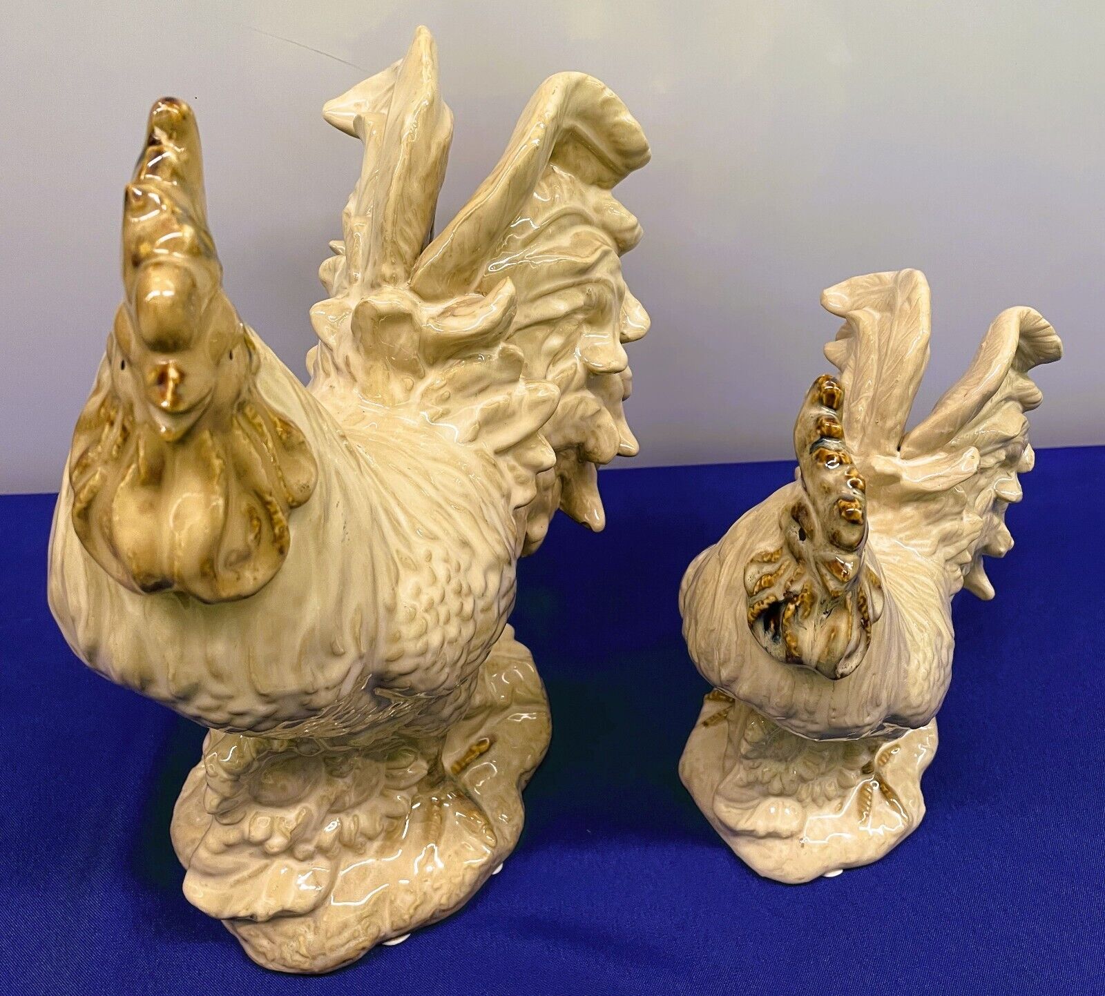 ADORABLE VTG PAIR OF CERAMIC ROOSTERS