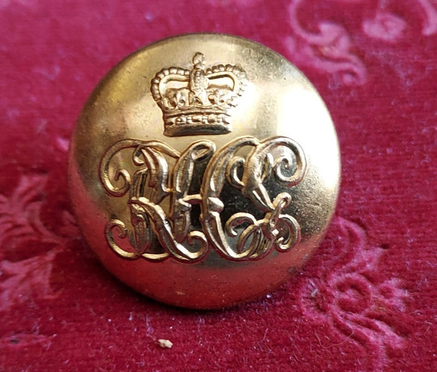 BRITISH ROYAL HOUSEHOLD CAVALRY LARGE COAT BUTTON QEII CROWN BY GAUNT, LONDON