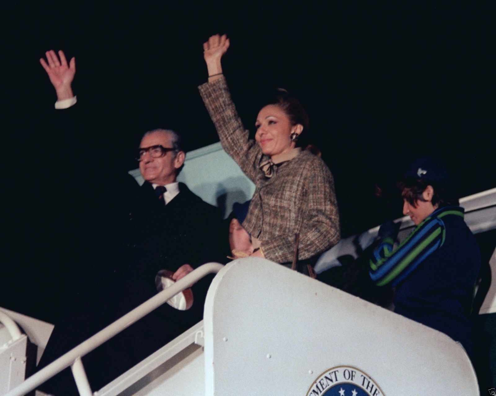 Shah of Iran waves goodbye after visiting President Jimmy Carter New 8x10 Photo