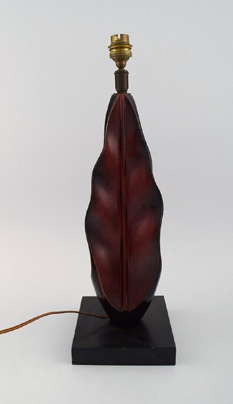 Organically shaped table lamp in hand-painted wood on base. Mid-20th C.
