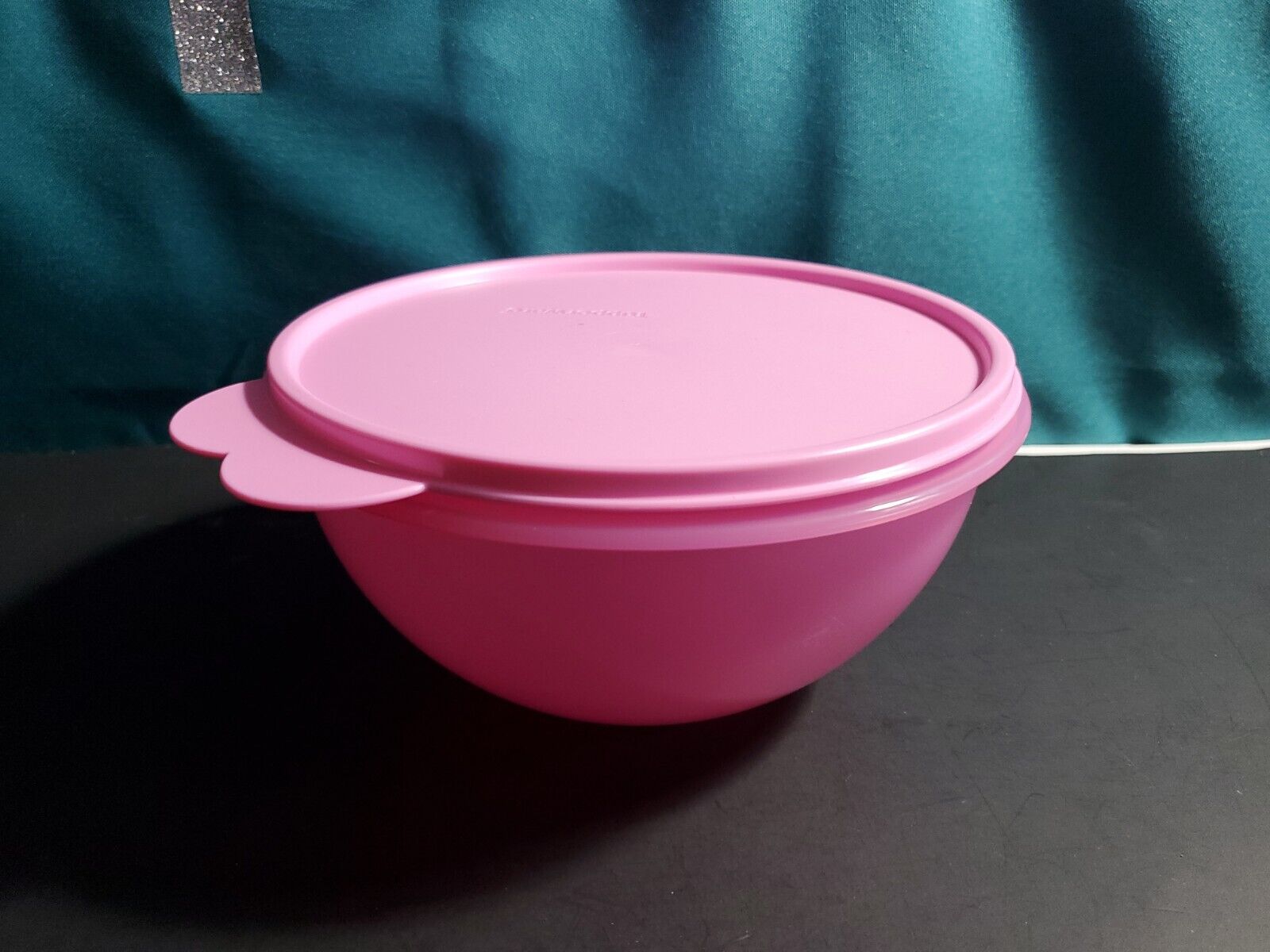 Tupperware Wonderlier Bowl Pink With Matching Seal 5.25 Cups New 