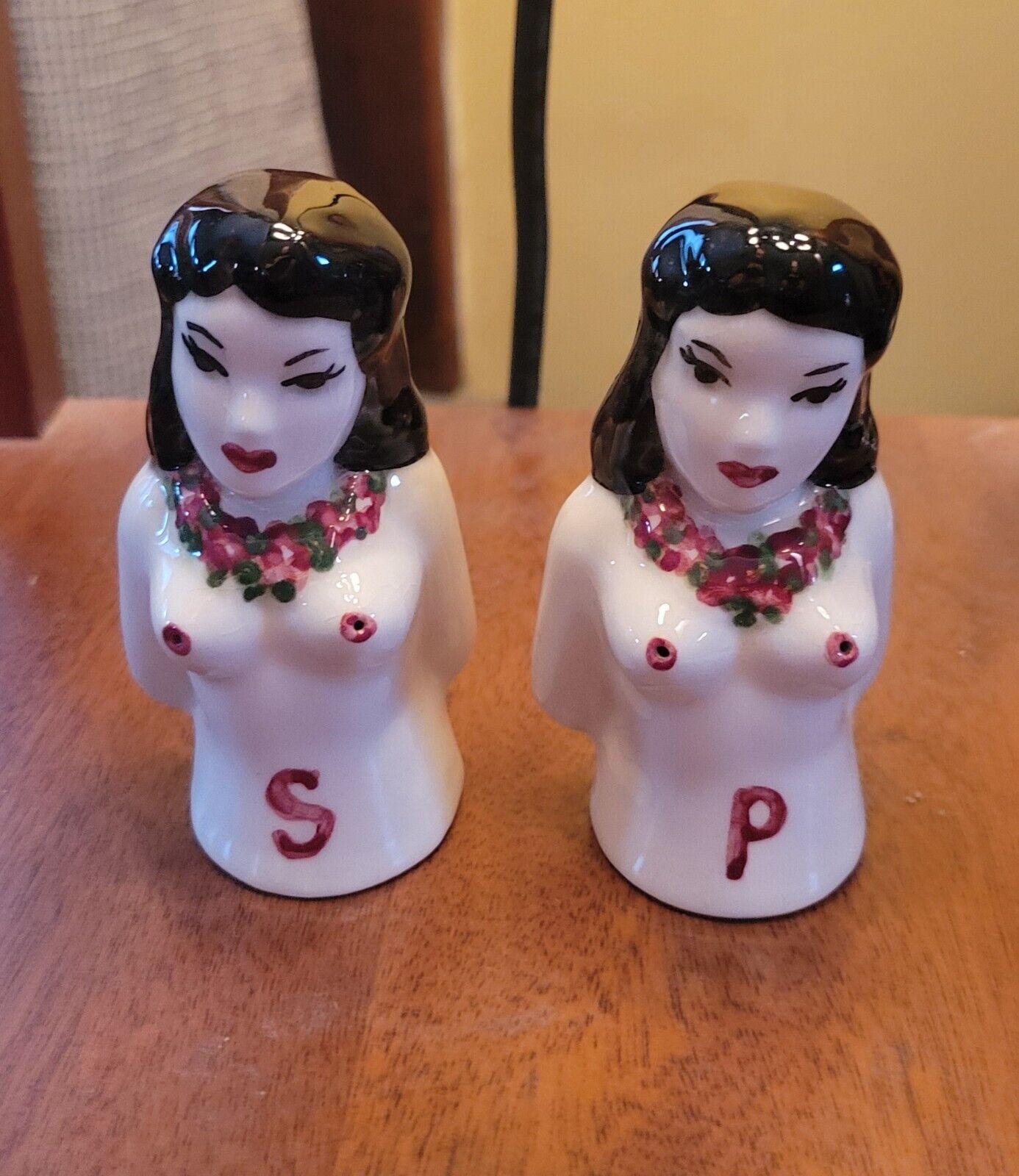 RARE Pair Vintage 1940-50s Nude Naked Hawaiian Hula Girl Salt & Pepper Shakers 