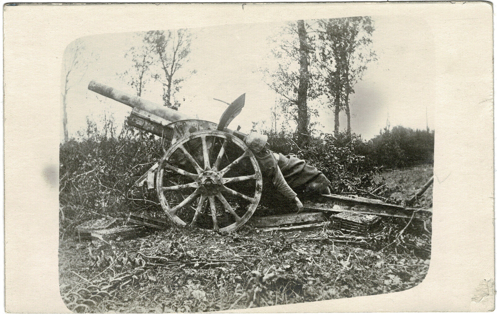 RPPC Soldier In Battle￼ Iconic￼ World War 1 postcard  WWI Dead German on Cannon