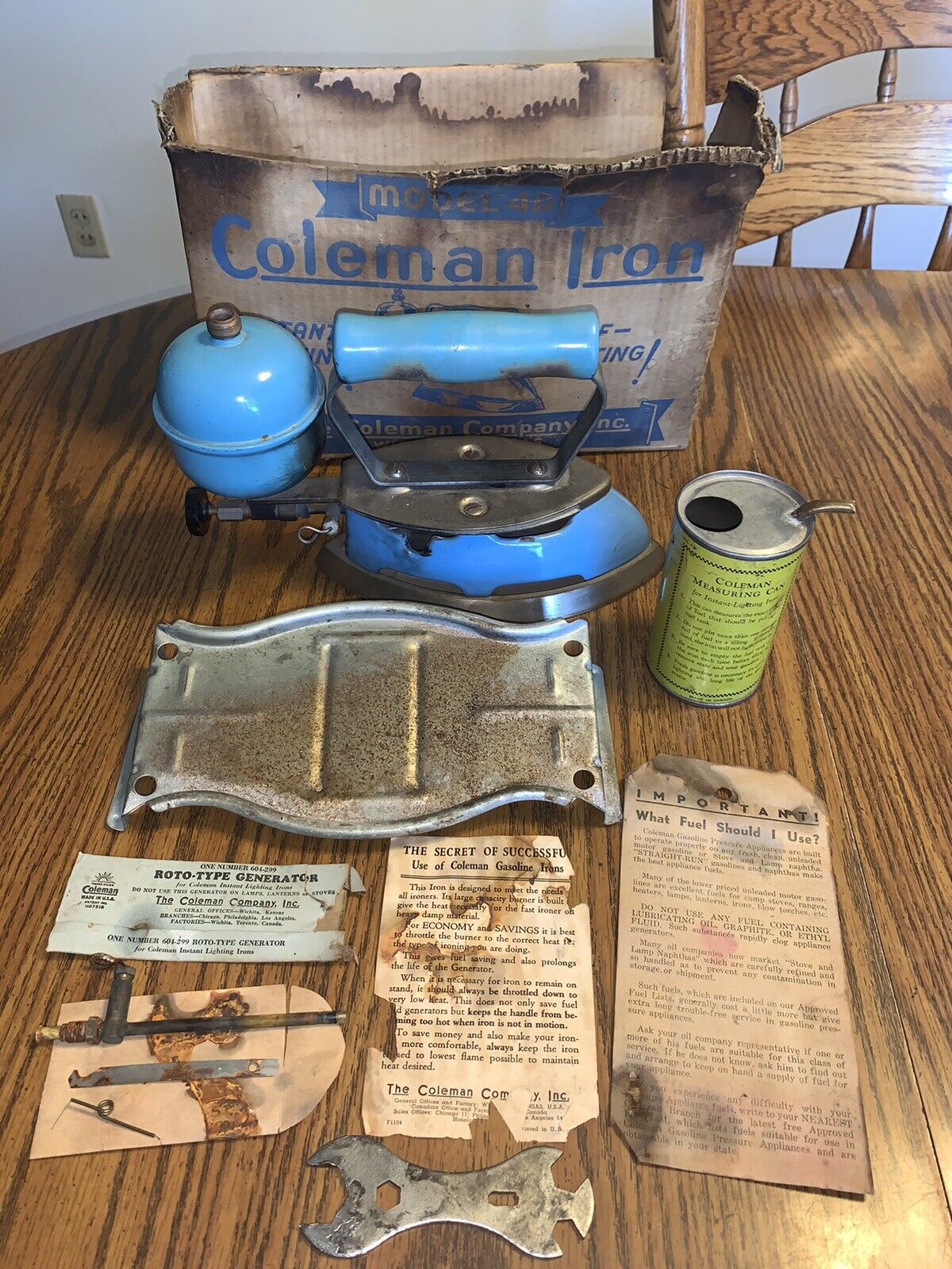 Early Coleman Lamp Stove Blue Enamel Gas Sad Iron Kitchen Tool Instant Lite 4A