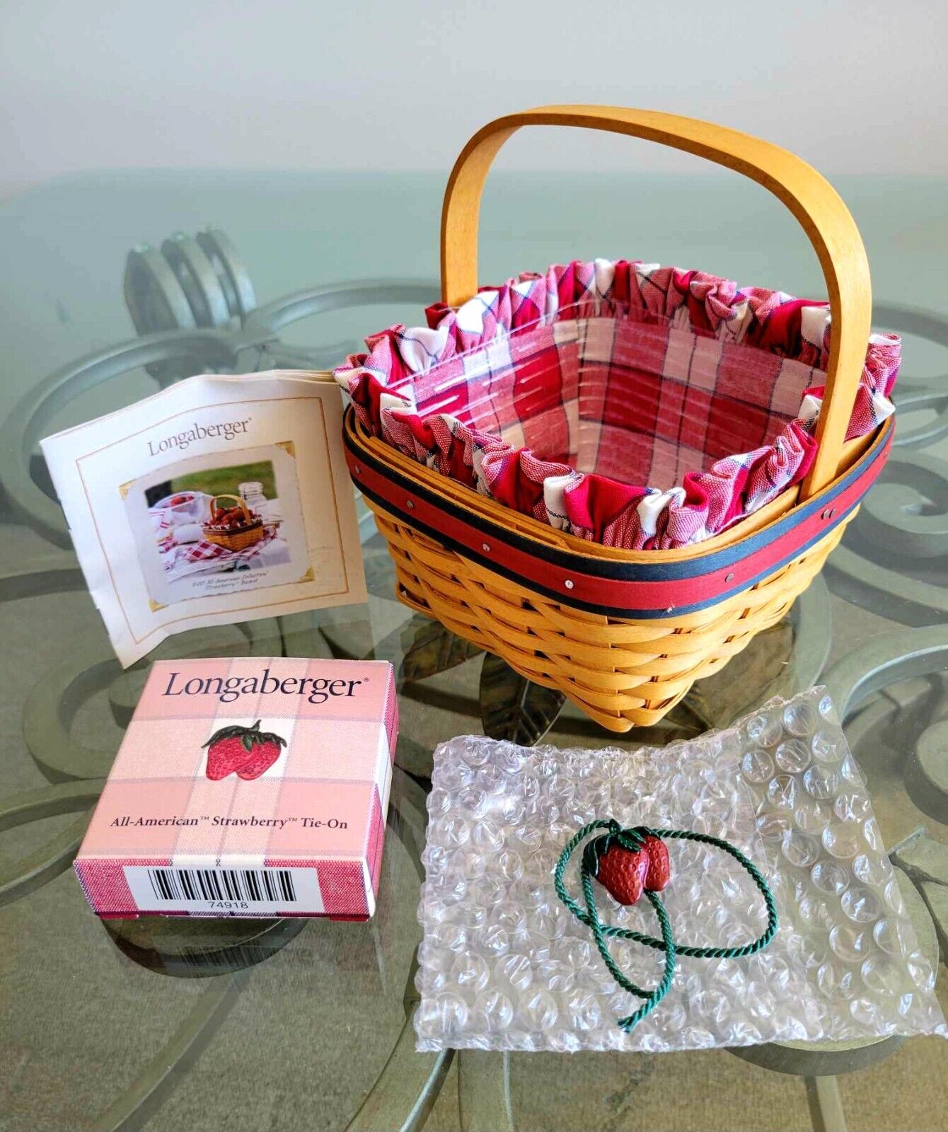 2001 Longaberger All American Strawberry Basket w/Liner, Protector and Tie On