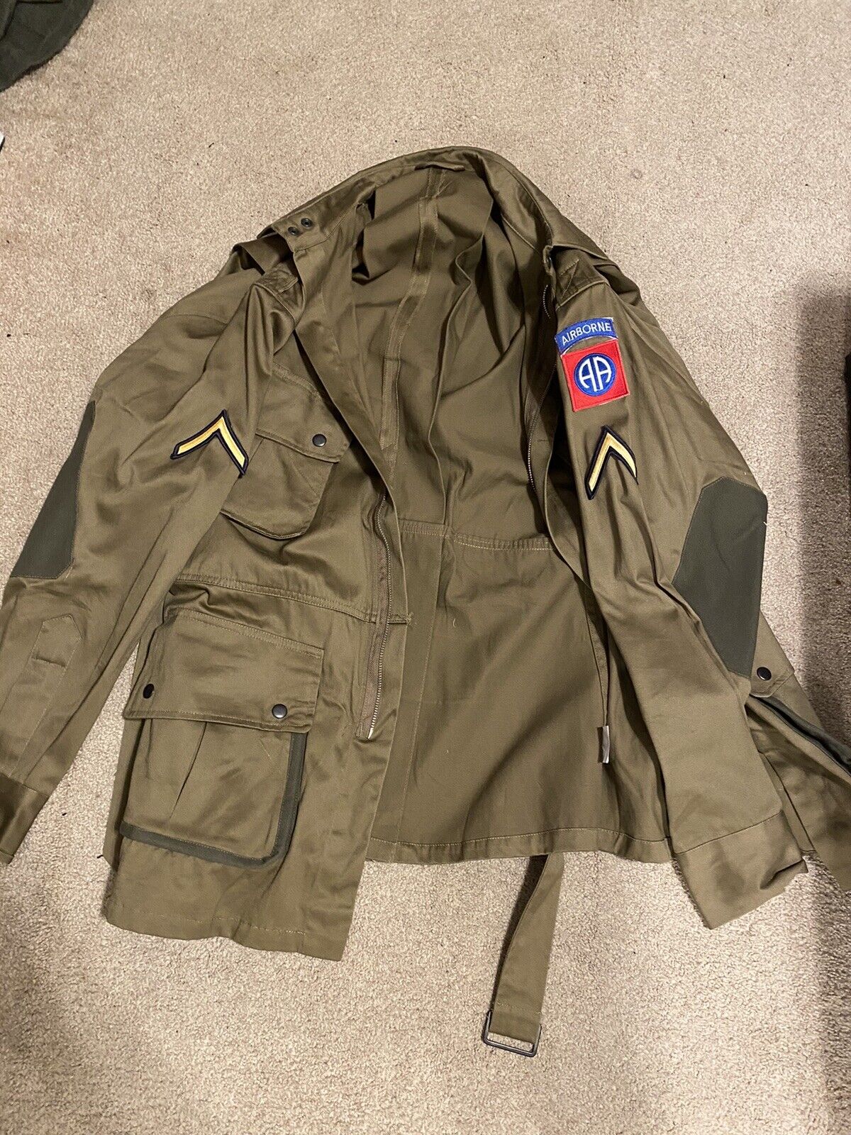 Reproduction US WWII Paratrooper Jacket W/Insignia Size 48R