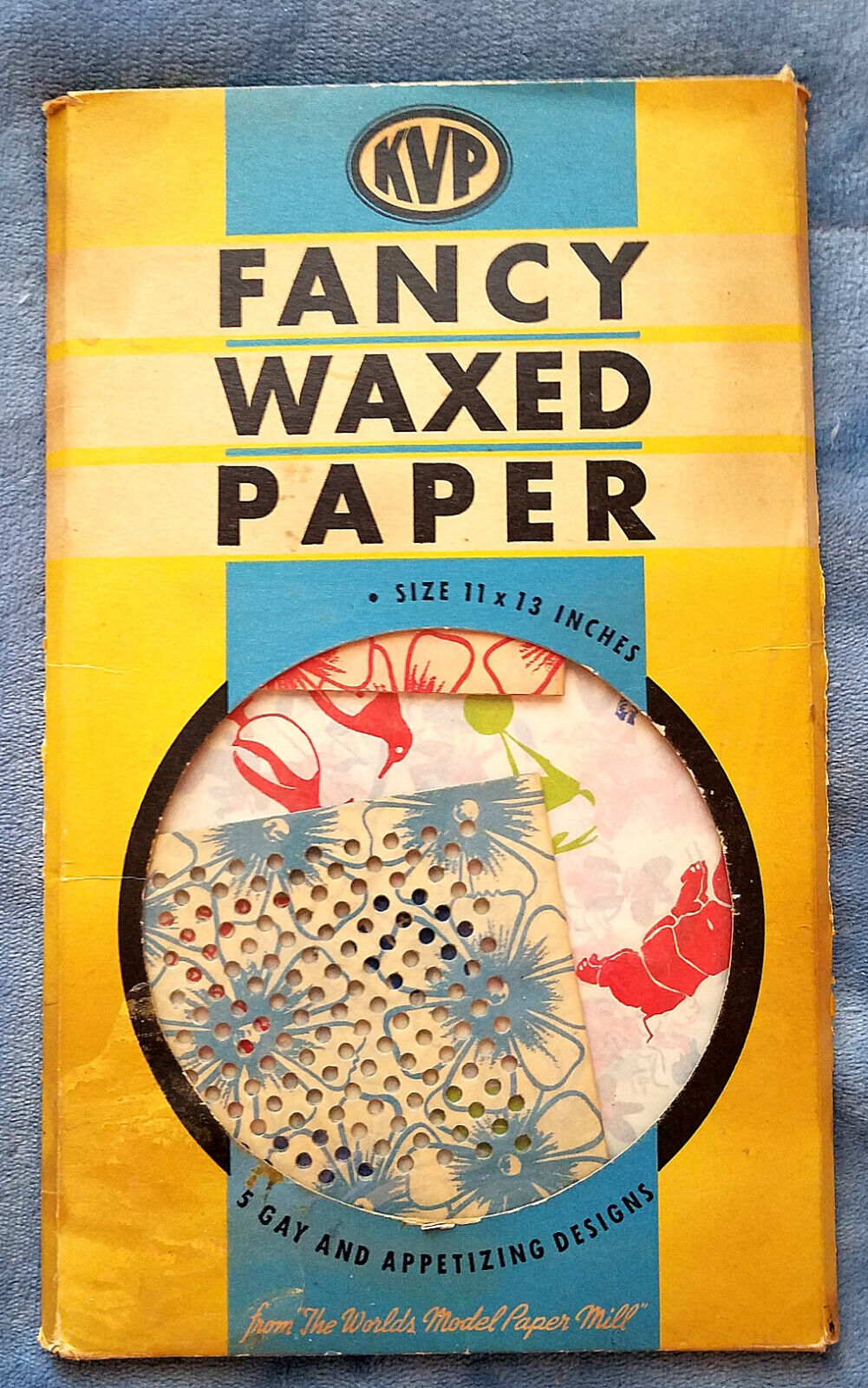🌺 Vintage Fancy Waxed Paper Retro 1940s