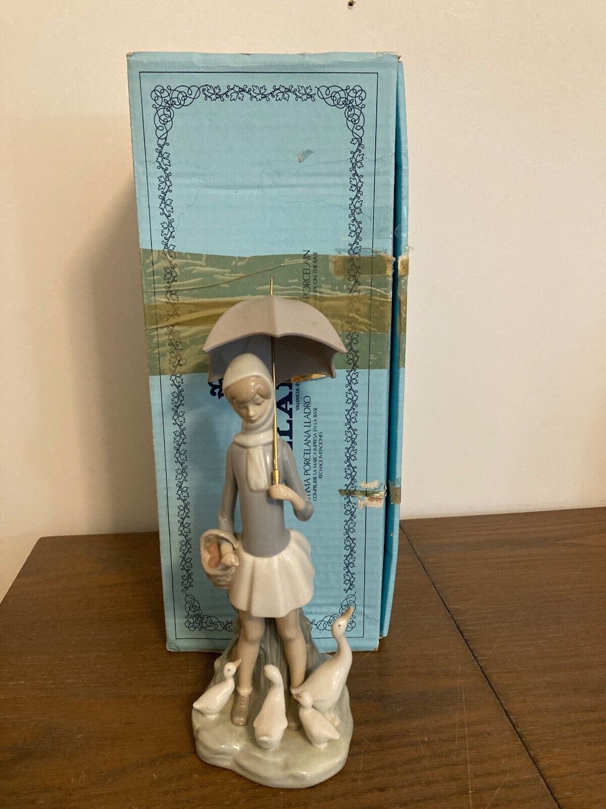 LLADRO #4510 GIRL WITH PARASOL AND GEESE
