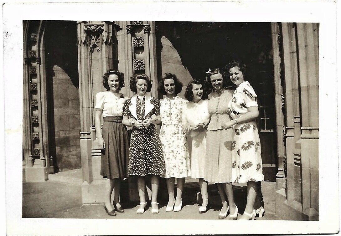 Vintage 1940s Photo of Pretty Women Girls Wearing Fancy Dresses & High Heels 👠 