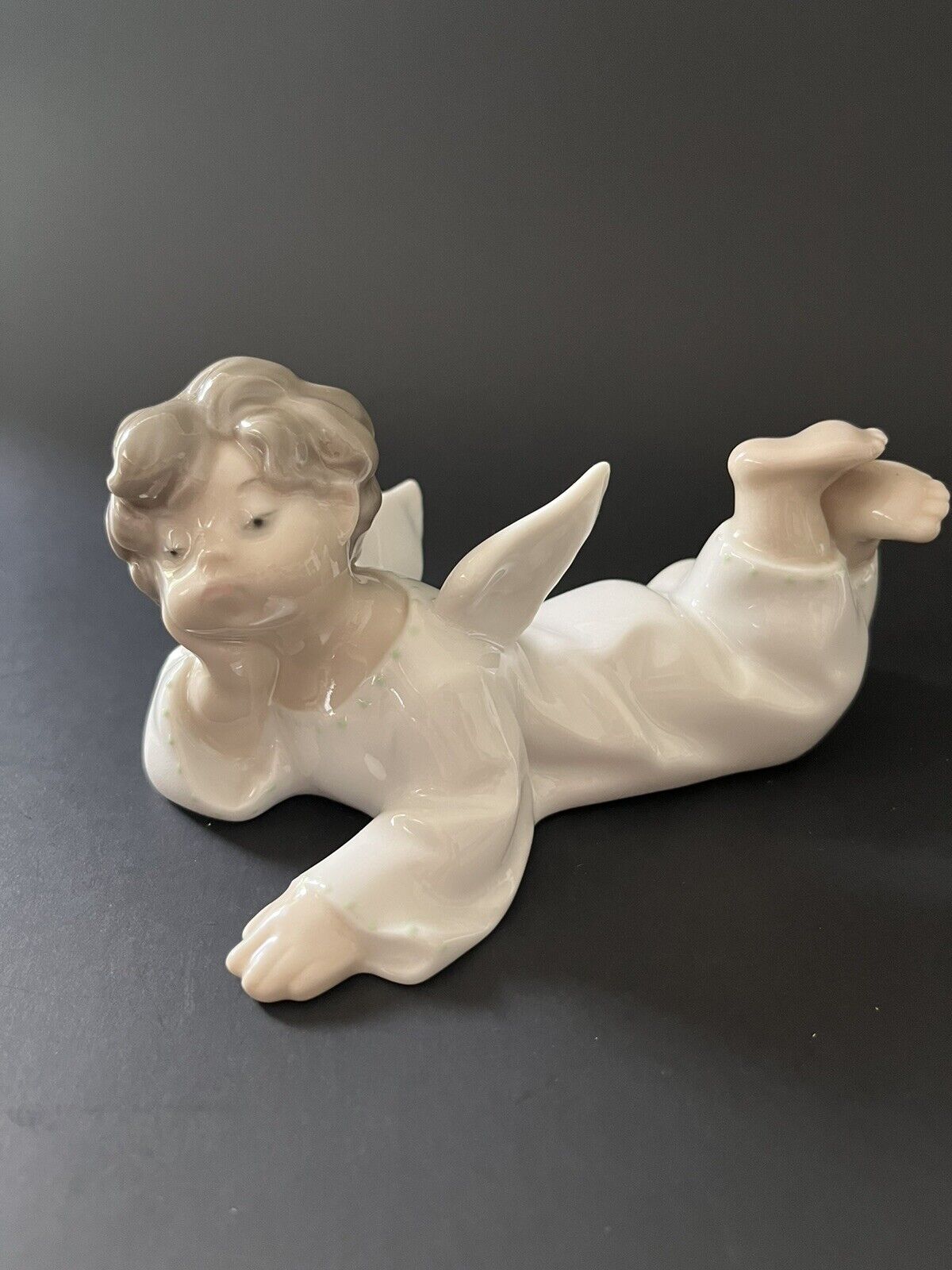 Lladro Reclining Angel Child 4541 Made in Spain