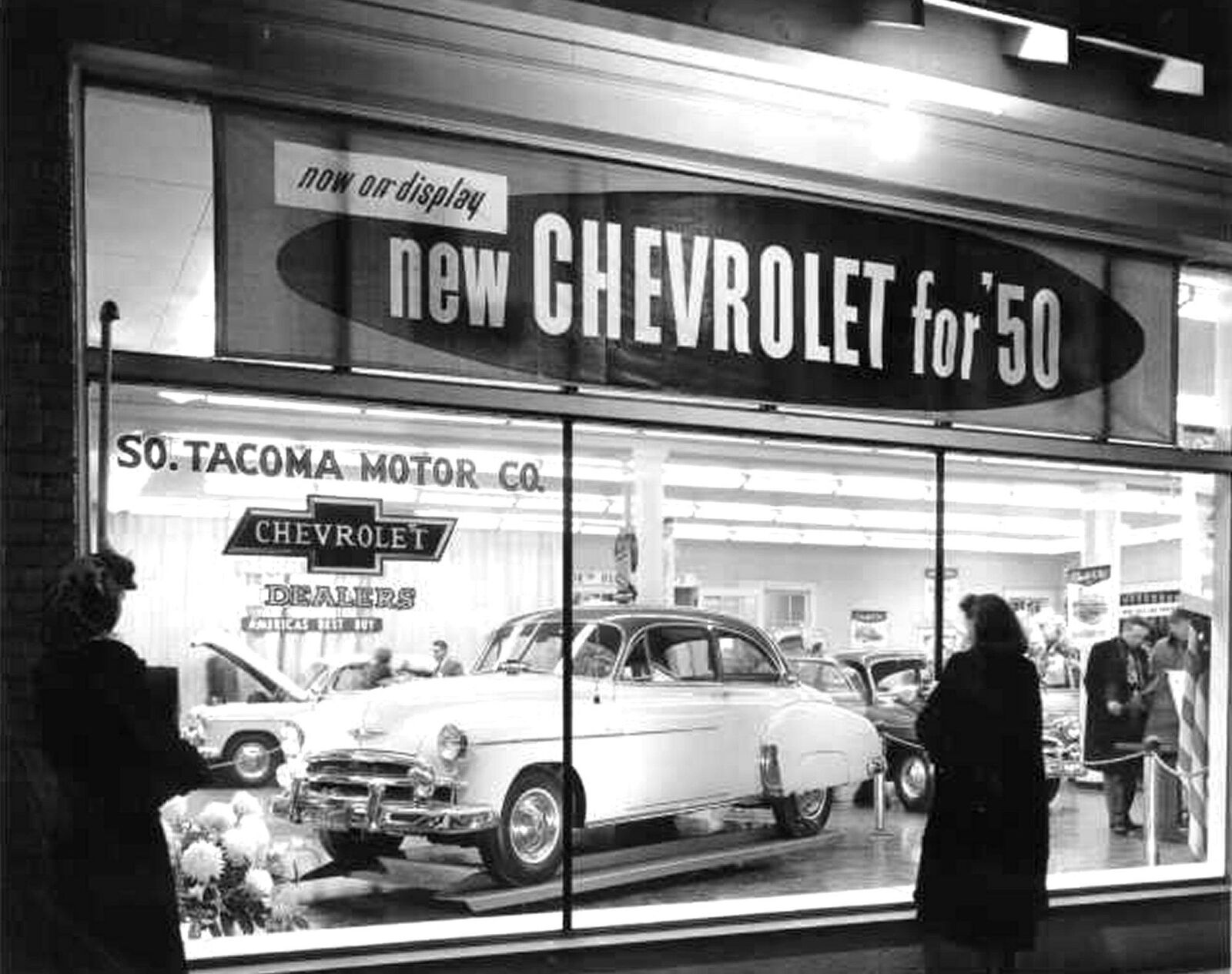 1950 CHEVROLET SHOWROOM Photo (175-R)
