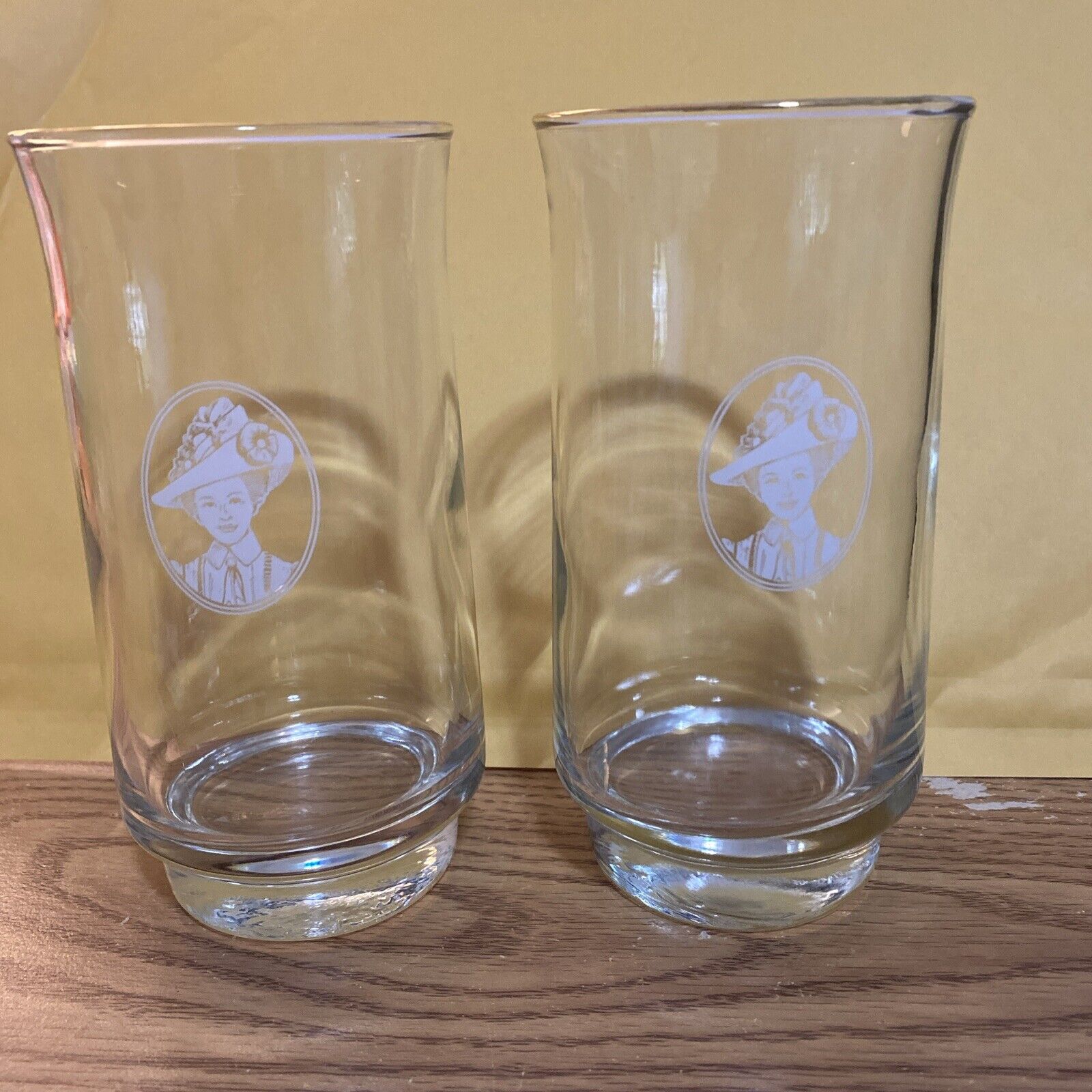 Vintage Avon Gold Rim MRS ALBEE Glass Drinking Glasses 5-1/2 Set Of 2