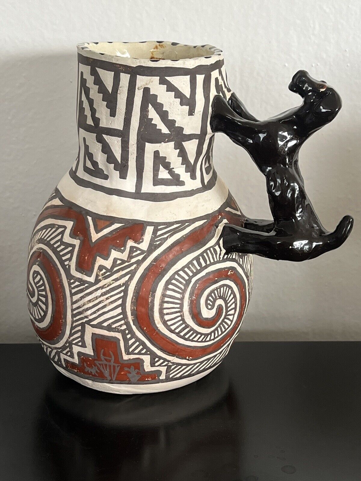 Native American Prehistoric Anasazi Pottery Brown/Gray/White Dog \
