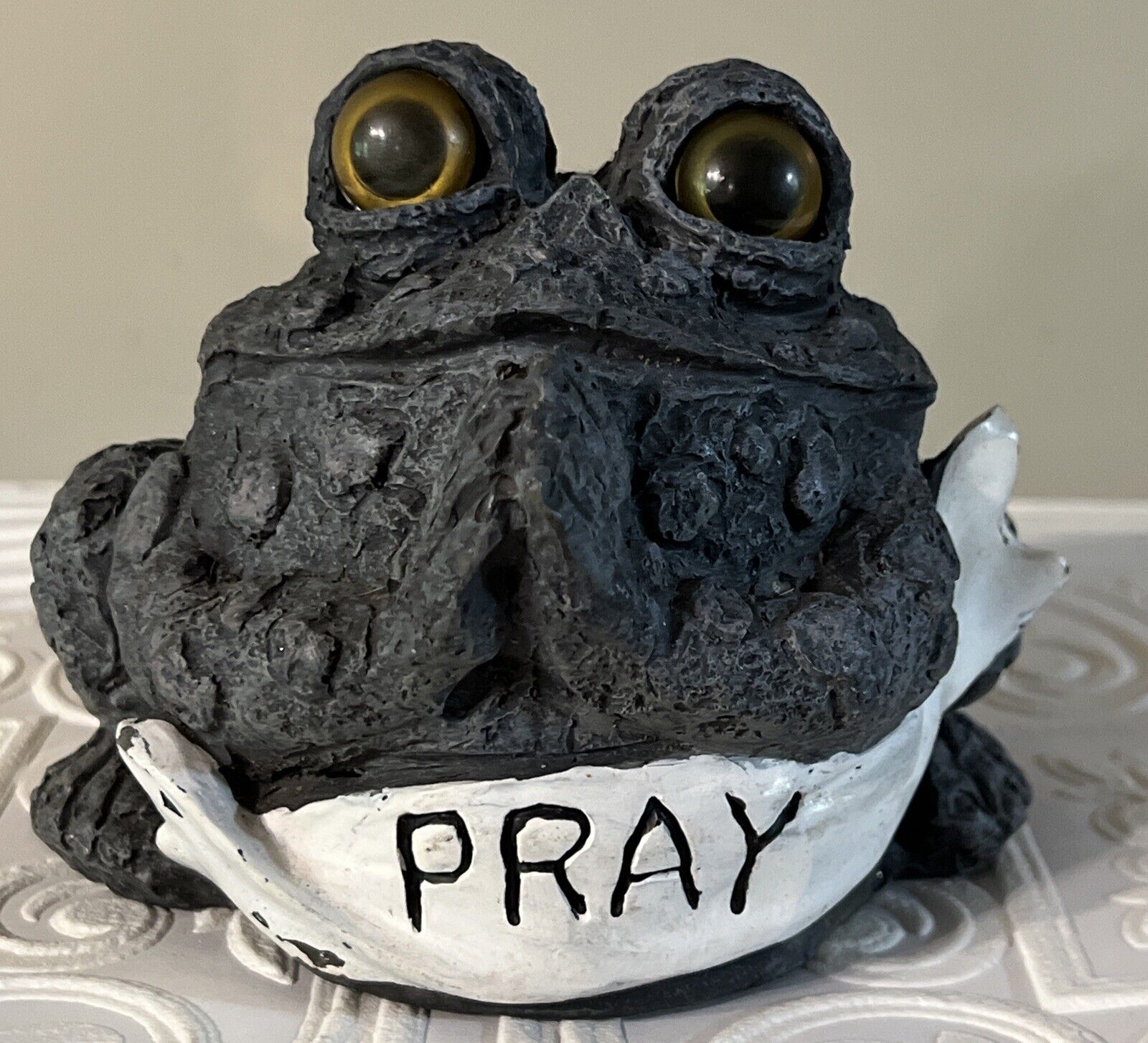 Vintage Toad Hollow Frog “PRAY” Figurine Statue Outdoor Garden Resin Gray
