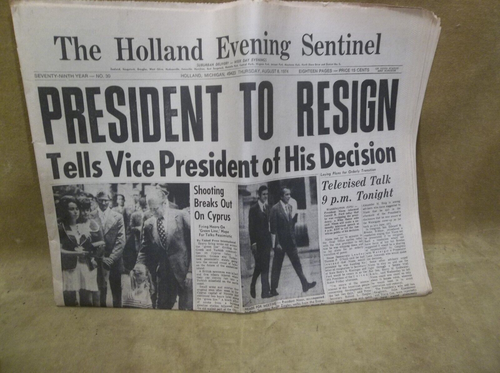 Vintage Aug. 8th 1974 Paper Nixon Resigns