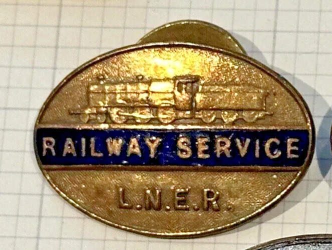 BRITISH RAIL LNER SERVICE BADGE   used   FREE FAST POST