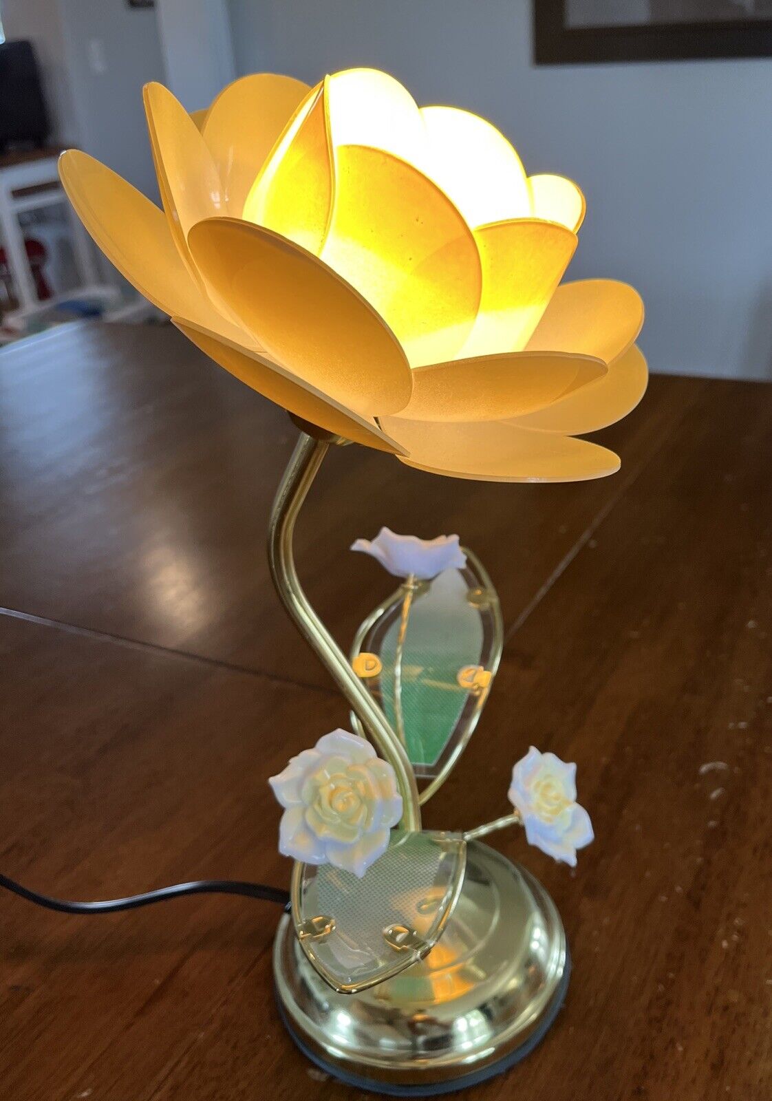 Vintage Cottage MCM Lotus Flower Lamp w/ 3 Touch  For Brighness.  14 In Tall