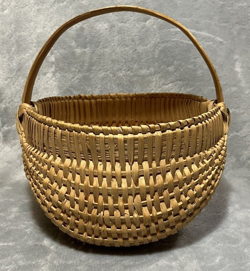 VTG Sm Handmade Basket Primitive Style Woven Split Oak Handle Buttocks Foraging