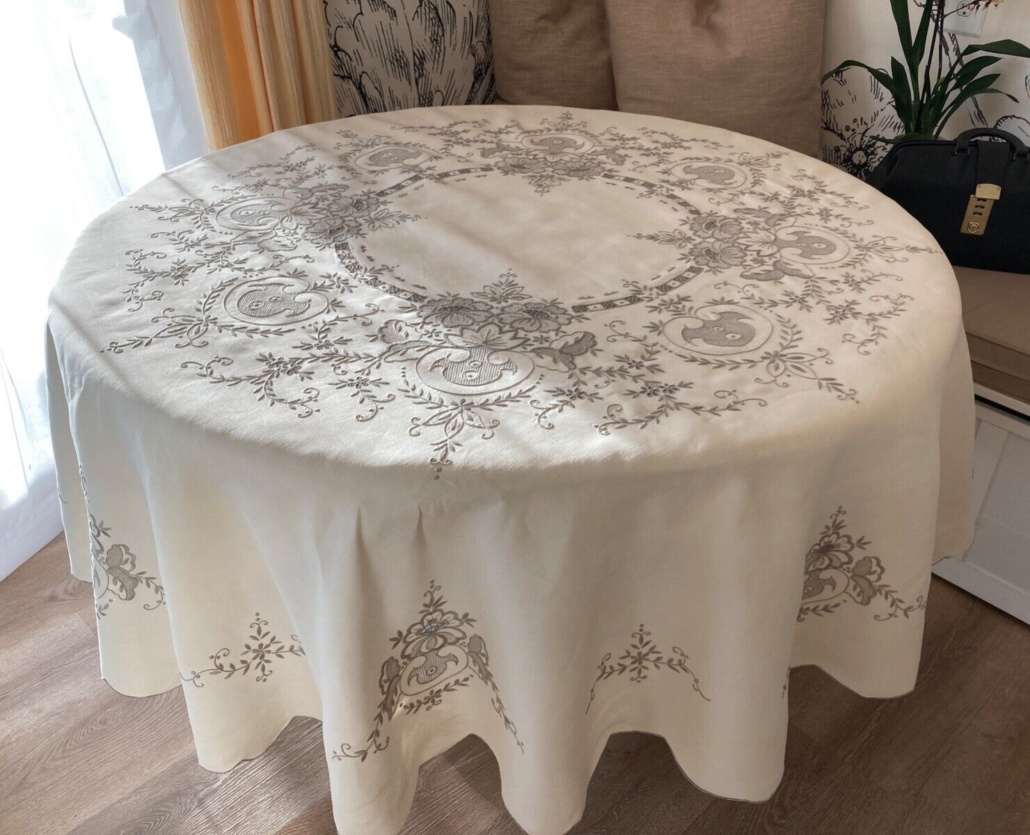 NEW VINTAGE MADEIRA HAND EMBROIDERED ECRU LINEN 80” ROUND TABLECLOTH