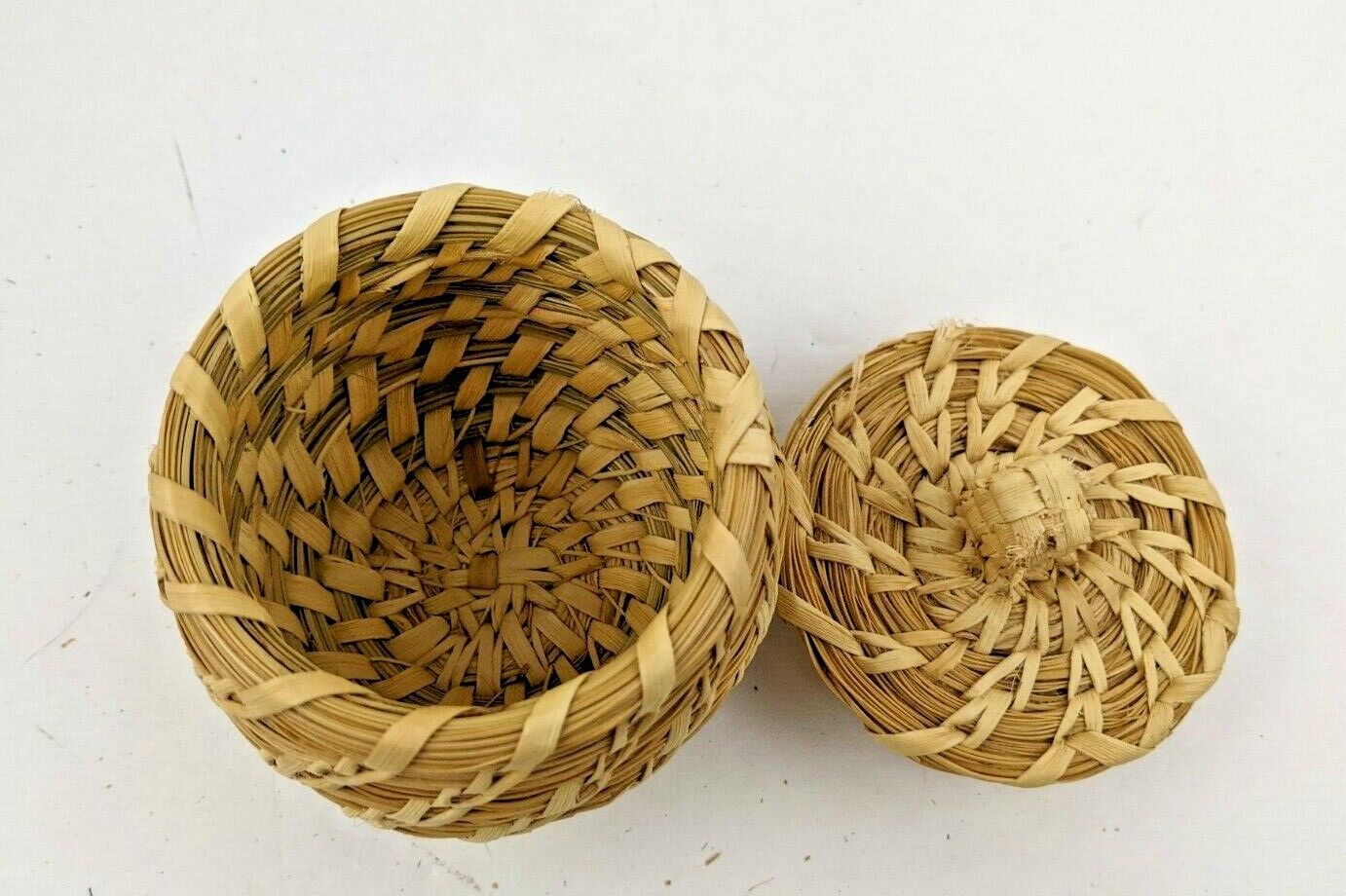 Vintage  Papago Indian Bear Grass & Yucca Small Lidded Basket Wheat Chain Stitch