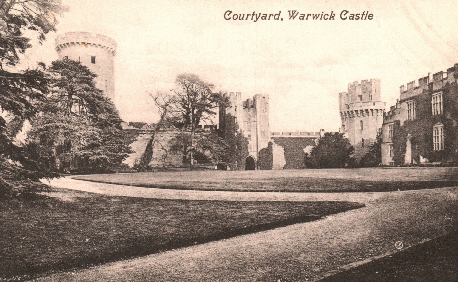 Vintage Postcard 1910\'s Courtyard Warwick Castle Warwickshire England UK