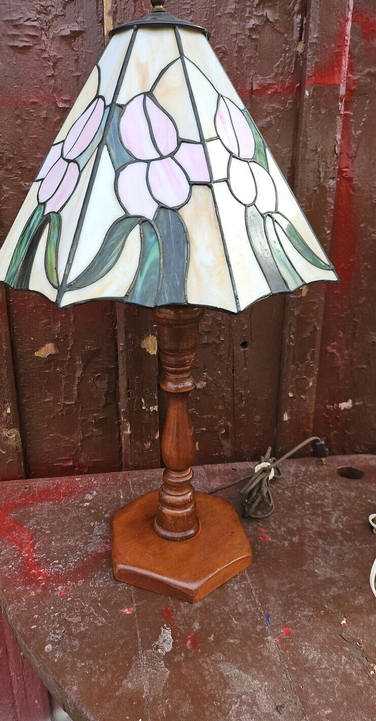 Hand Turned Wood Vtg Table Accent Lamp Stained Glass Shade Arts & Crafts 23\