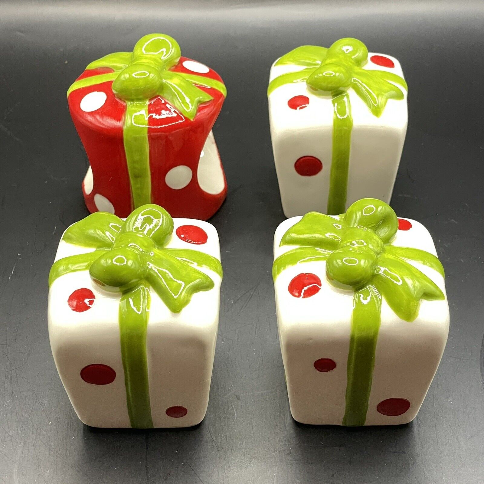 Set of 4 DII For The Home Christmas Napkin Rings Ceramic Green Red Dots Presents
