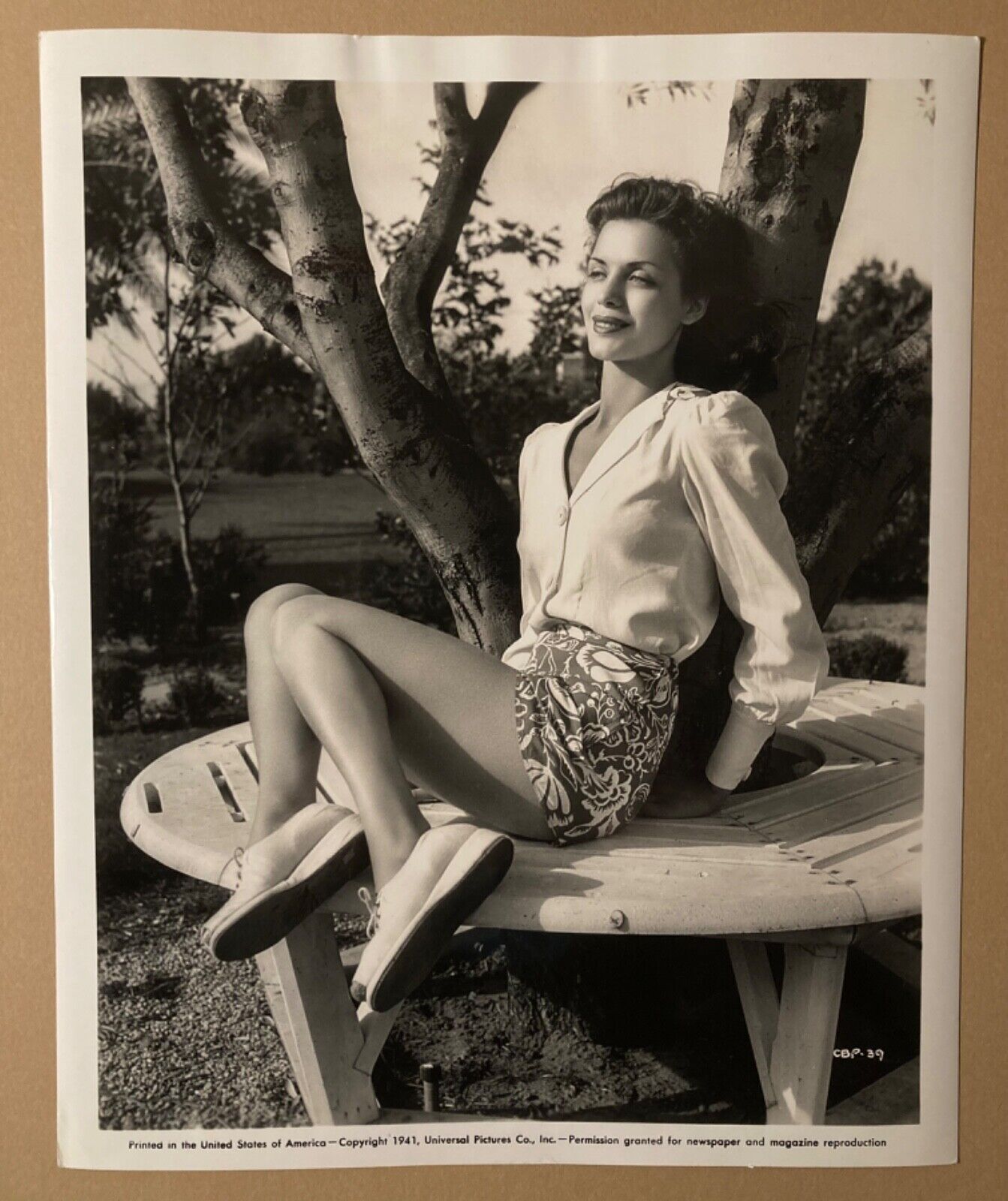 Hollywood leggy pinup photo actress Carol Bruce experiences pleasure in the sun