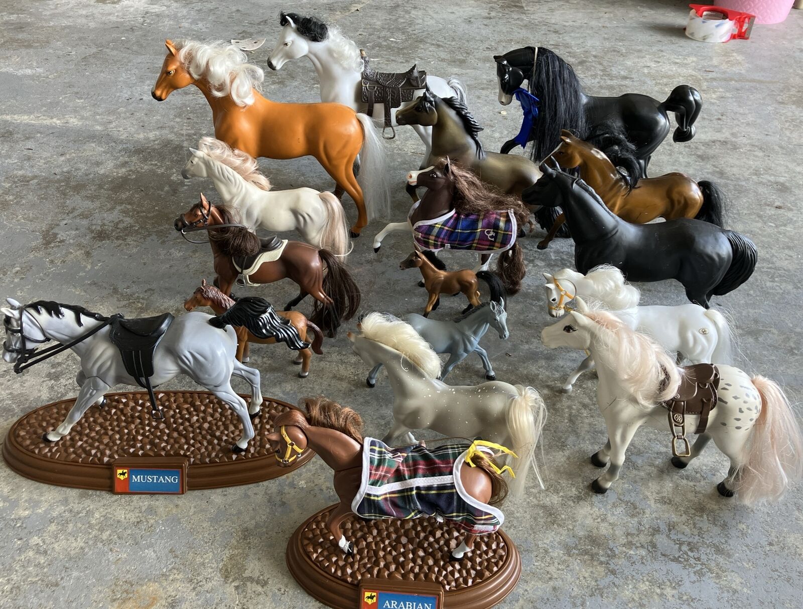 Estate Sale Lot Of 17 Toy Horses Mixed Size